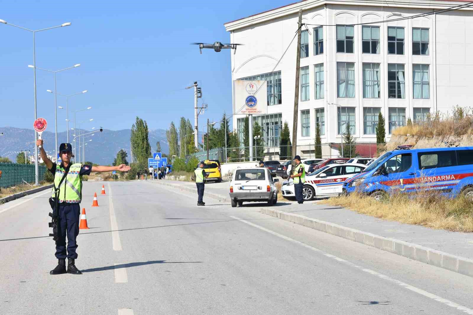 Gölhisar’da okul ve yurt çevresinde jandarma denetimi