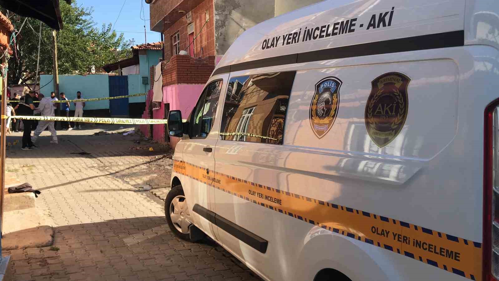 Edirne&rsquo;de silahlı kavgada babanın ağır yaralandığı, oğlunun &ouml;ld&uuml;ğ&uuml; olayla ilgili 3 ş&uuml;pheli tutuklandı
