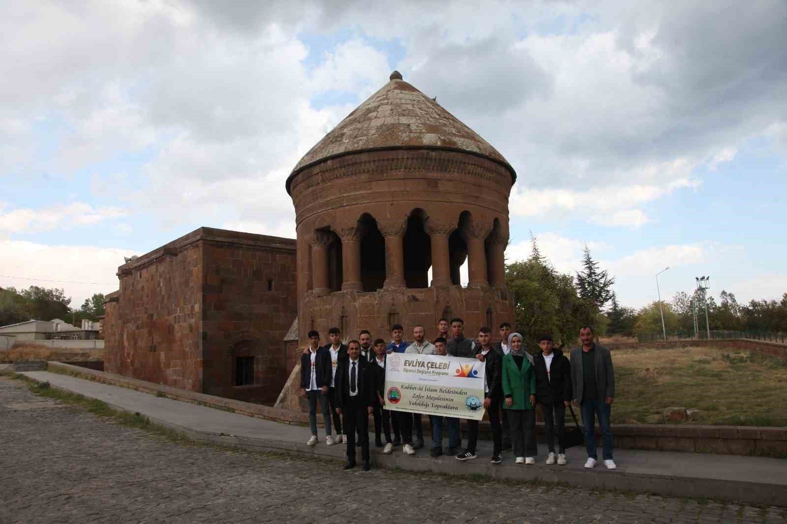 Ahlat’ta “Zafer Meşalesinin Yakıldığı Topraklardan Kubbet-Ül İslam Beldesine” projesi