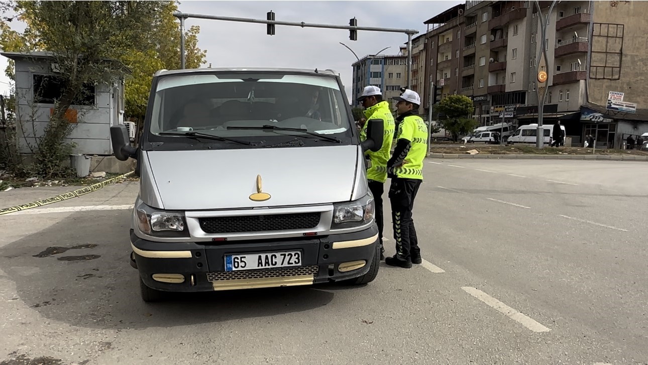 Y&uuml;ksekova&rsquo;da emniyet kemeri denetimi yapıldı
