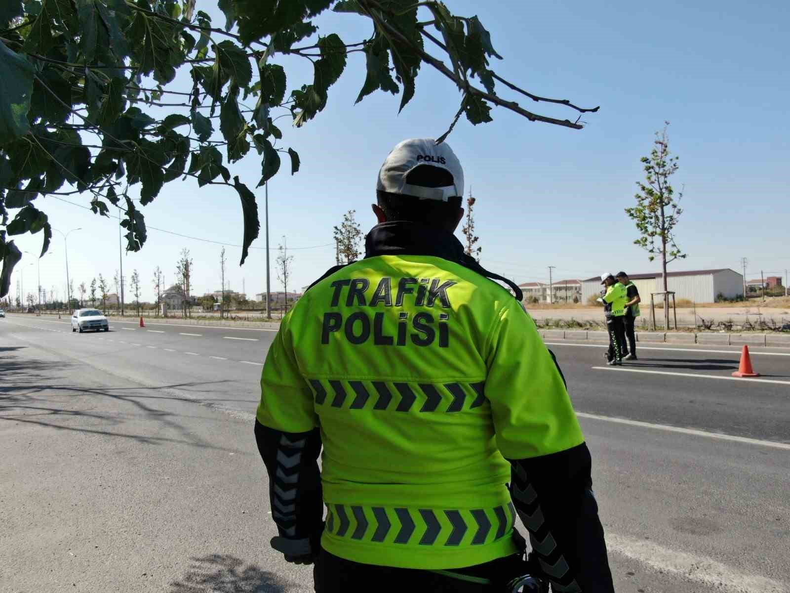 Aksaray&rsquo;da polis trafiği helikopterle havadan denetledi
