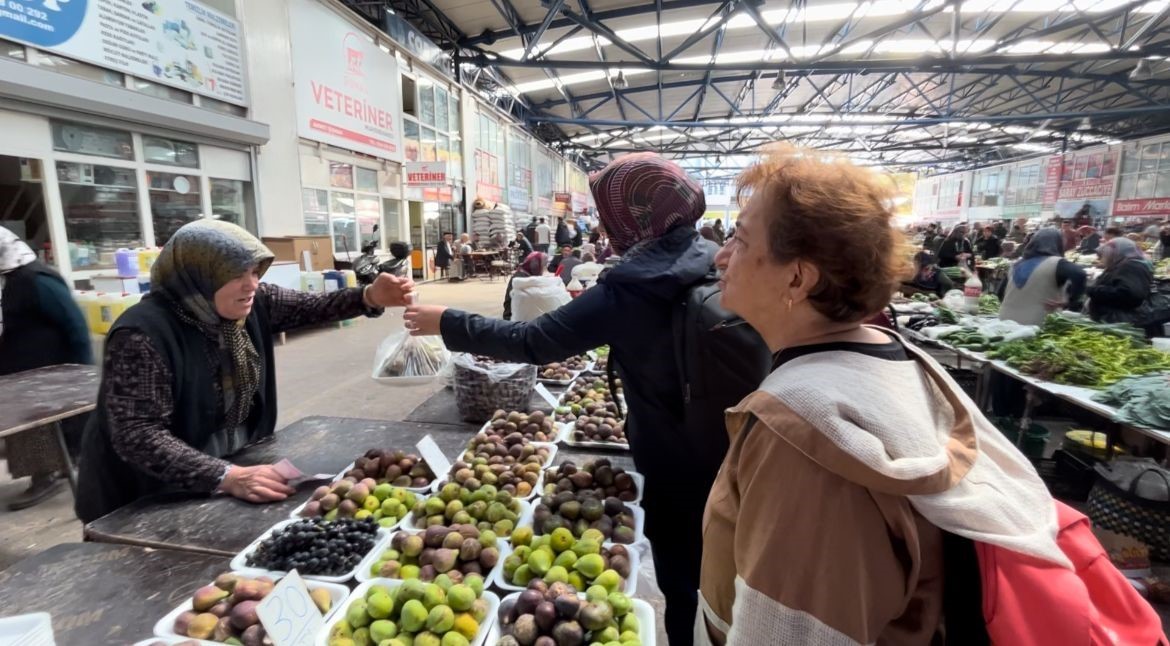 Tezgahlarda incir bereketi: Kilosu 30 lira