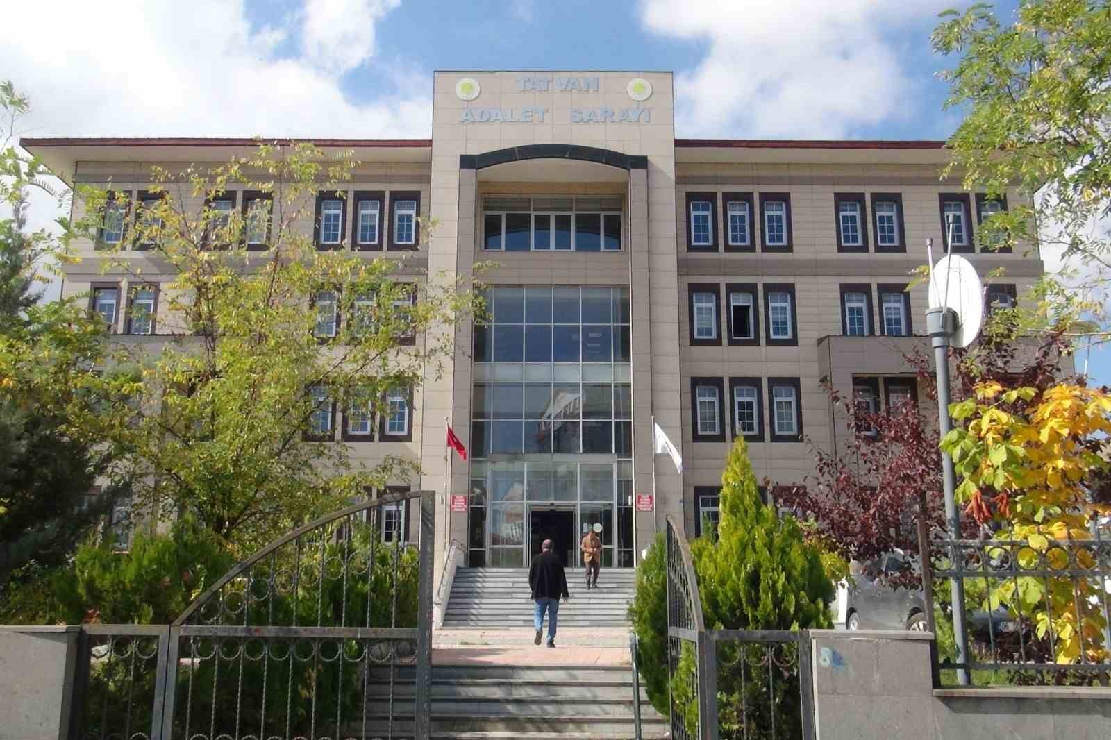 Tatvan&rsquo;da kurulan ağır ceza mahkemesinde ilk duruşma yapıldı
