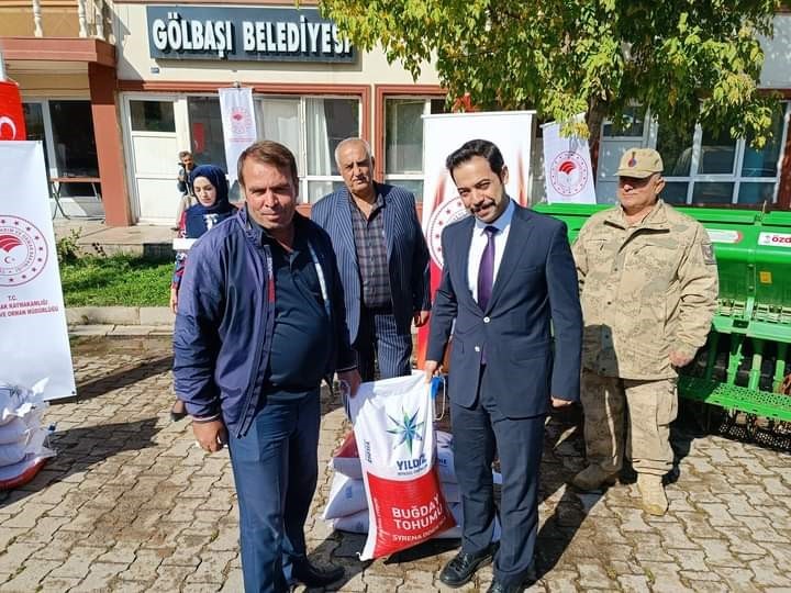G&uuml;roymak&rsquo;ta &ccedil;ift&ccedil;ilere 60 ton ekmeklik buğday tohumu dağıtıldı

