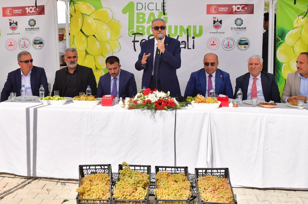 1. Dicle Bağ Bozumu Festivali Vali Su’nun katılımıyla başladı
