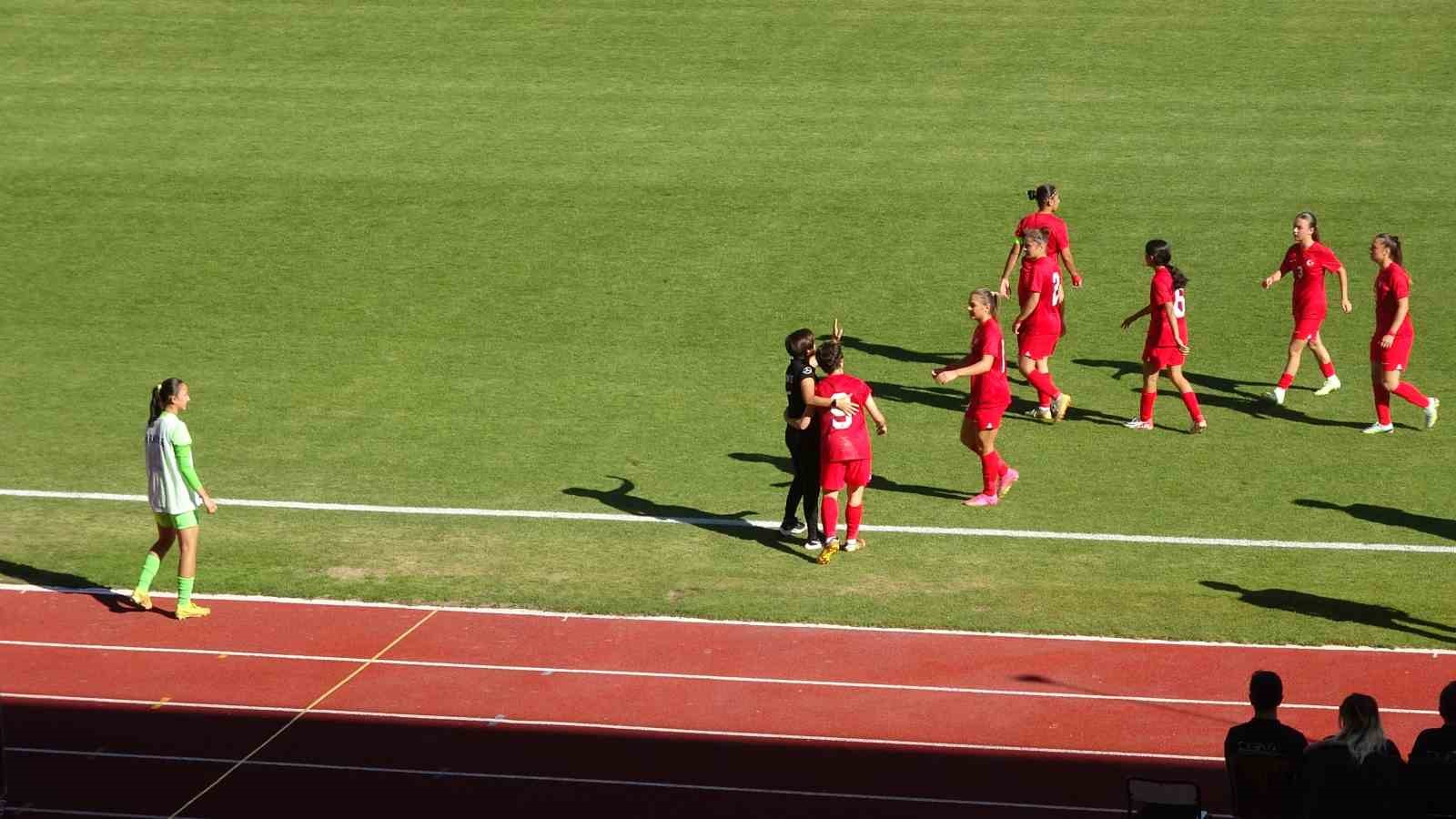 U17 Kadın Milli Takımı, Avrupa Şampiyonası’nda Estonya’yı 3-1 mağlup ederek A Ligi’ne yükseldi