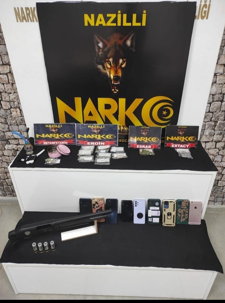 Eve gelen davetsiz misafirler polis &ccedil;ıkınca t&uuml;m planlar alt &uuml;st oldu
