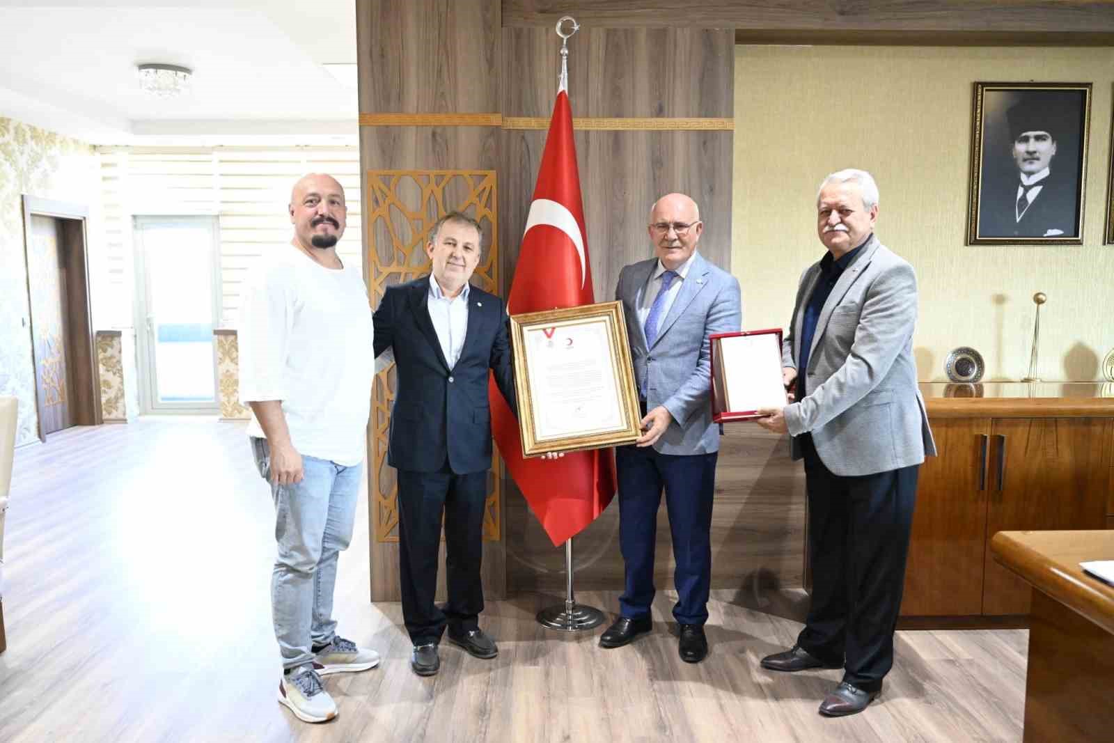 Uşak Üniversitesine ’Kurumsal Kan Bağışçısı’ madalyası’