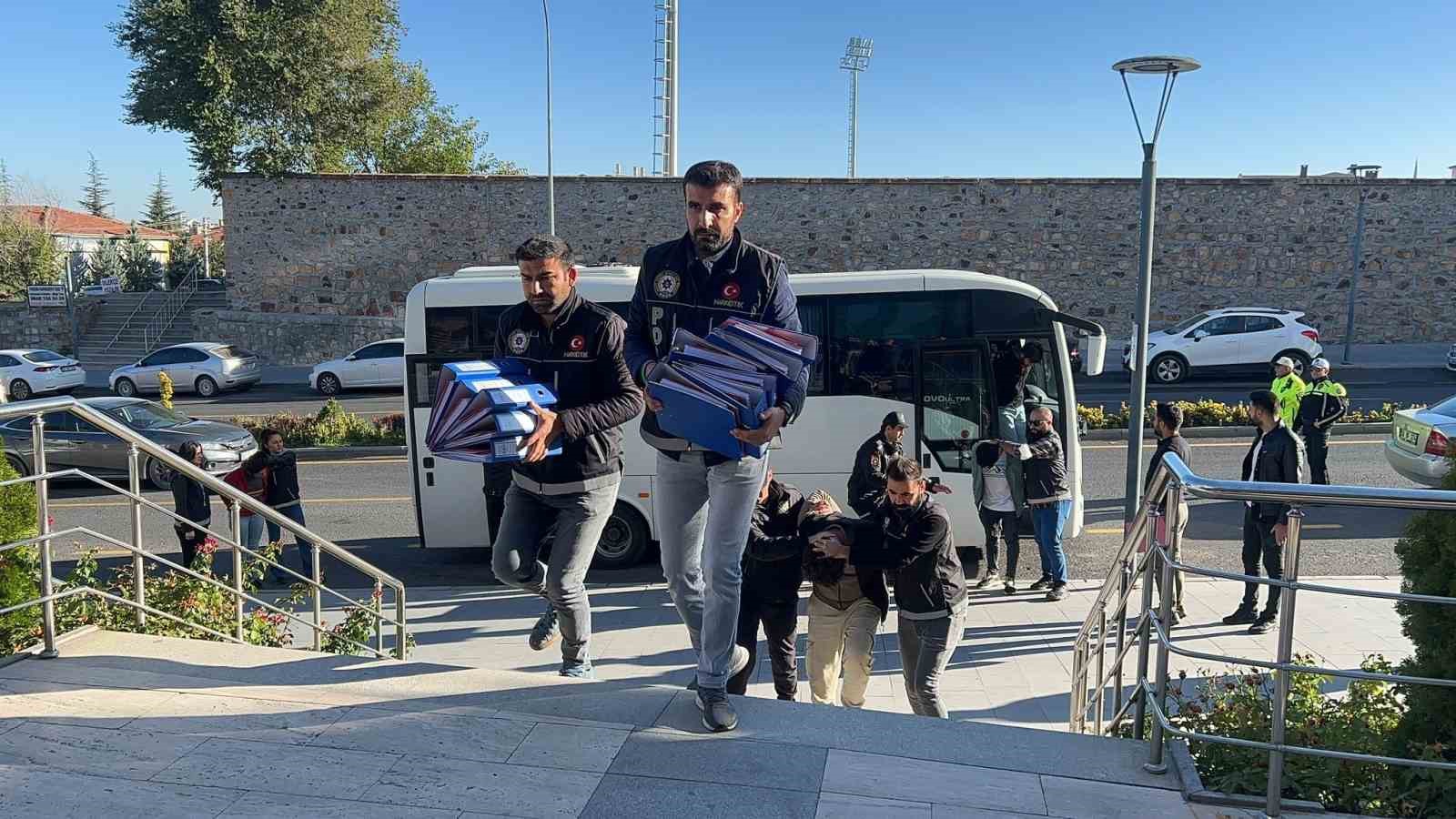 Torbacı operasyonunda 40 kişi adliyeye sevk edildi