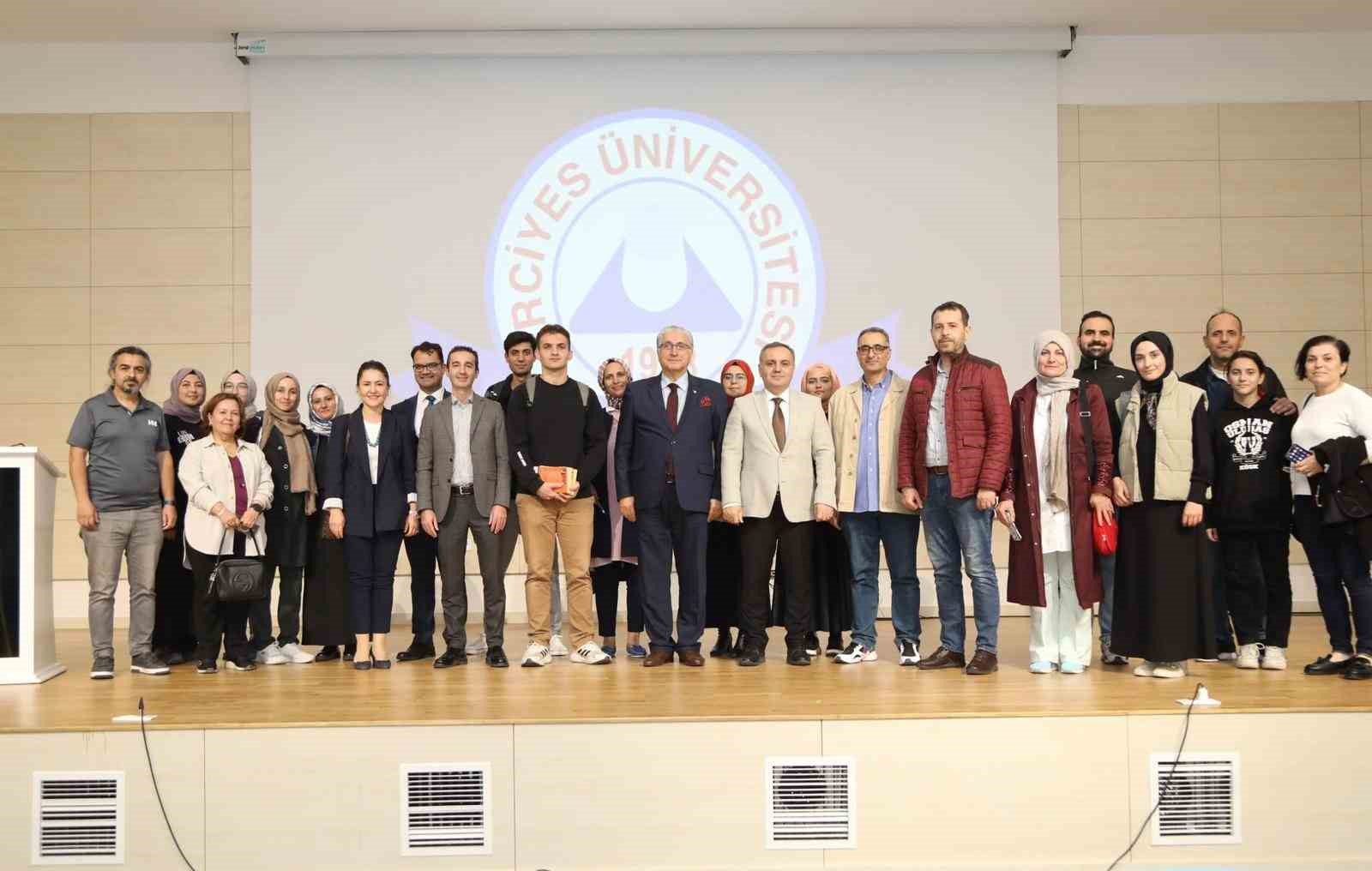 Prof. Dr. İsmail Hakkı Aydın, ERÜ öğrencileri ile buluştu