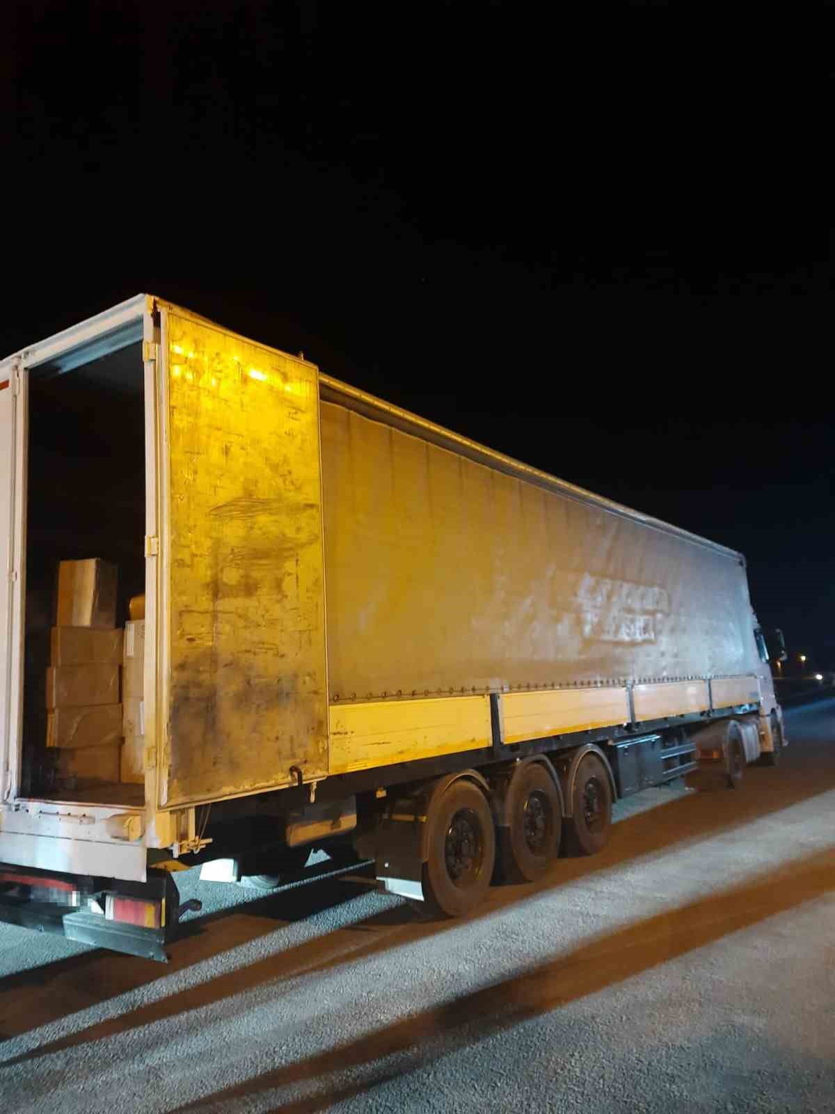 Erzincan&rsquo;da 30 milyon liralık bandrols&uuml;z korsan kitap ele ge&ccedil;irildi
