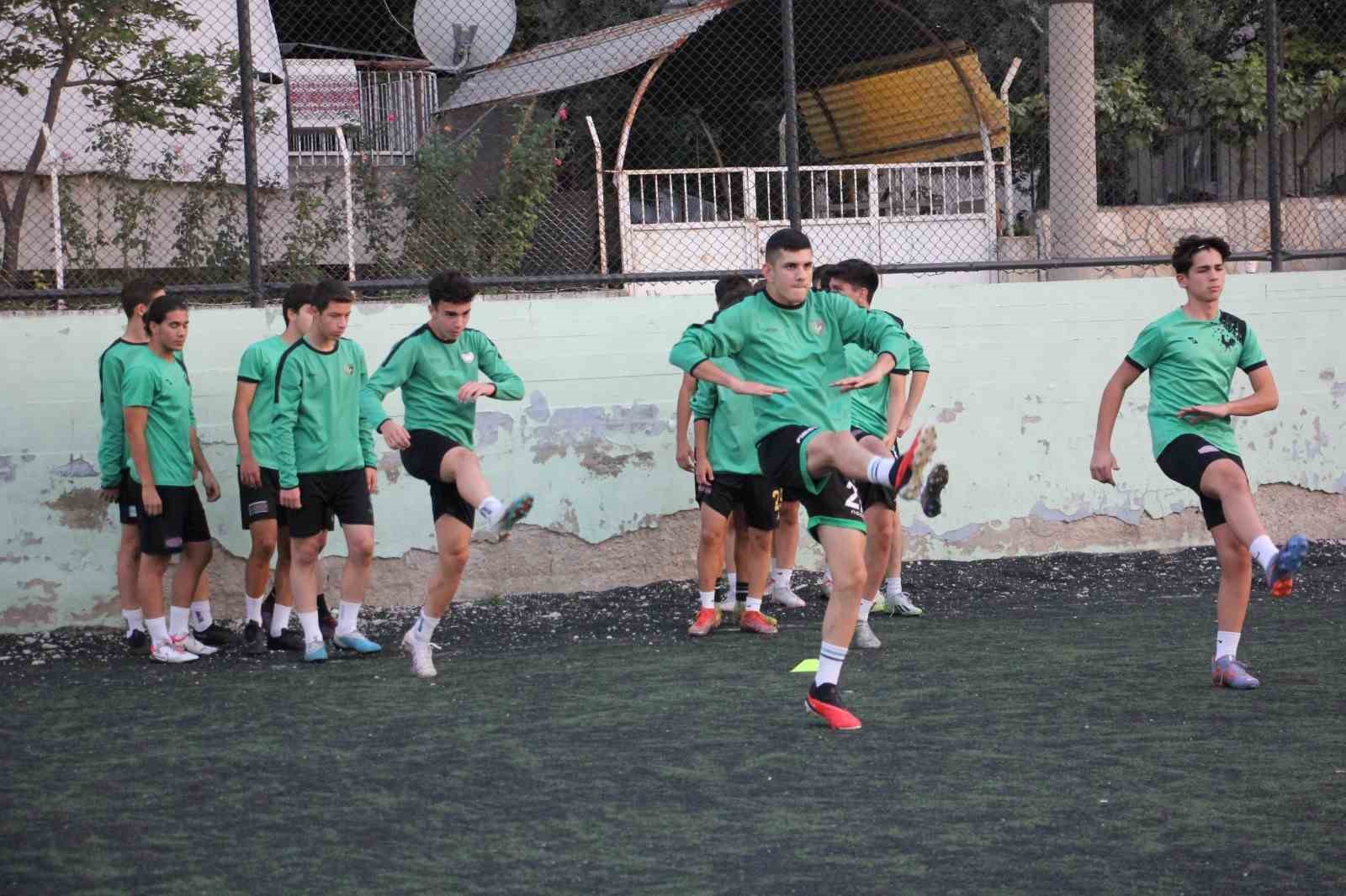 Denizlispor U17, Bandırma&rsquo;ya 3 puan i&ccedil;in gitti
