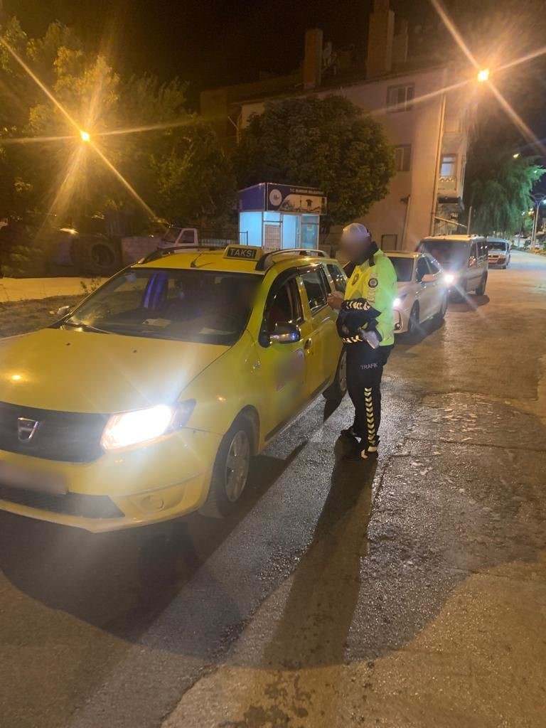 Burdur&rsquo;da 55 araca para cezası uygulanarak 12 ara&ccedil; trafikten men edildi
