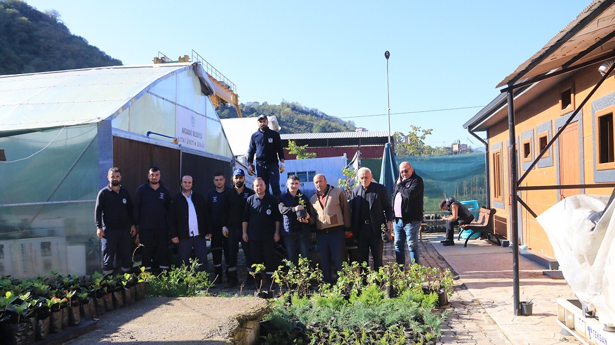 Akçaabat’ta Aronya fideleri çiftçilere dağıtıldı