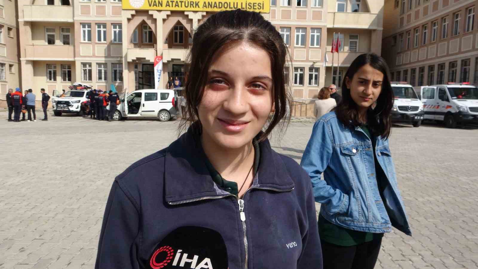 Van&rsquo;da eş zamanlı deprem tatbikatı
