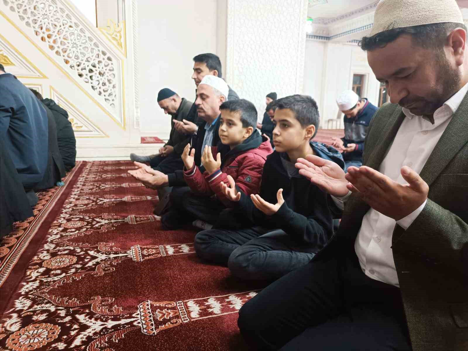 Filistin için eller semaya kalktı