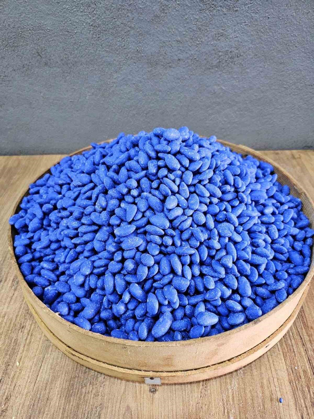 Mardin’in badem şekeri tezgahlarda eksik edilmiyor