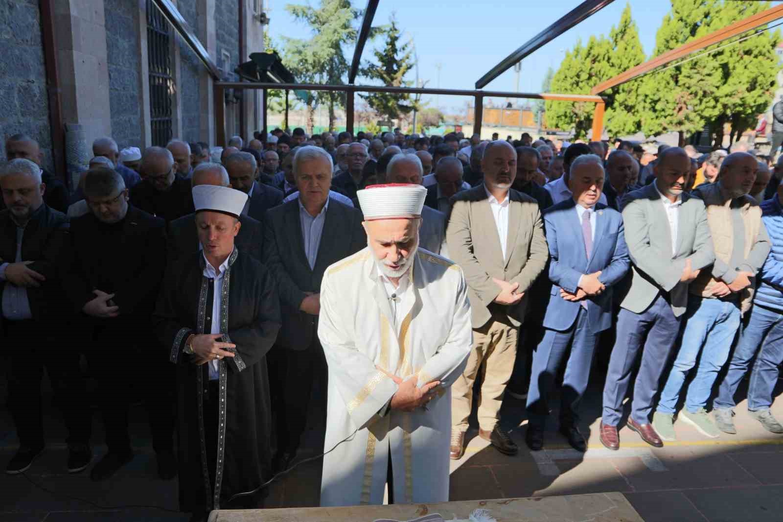 İsrail’in saldırıları sonucu hayatını kaybeden Filistinliler için Giresun’da gıyabi cenaze namazı kılındı