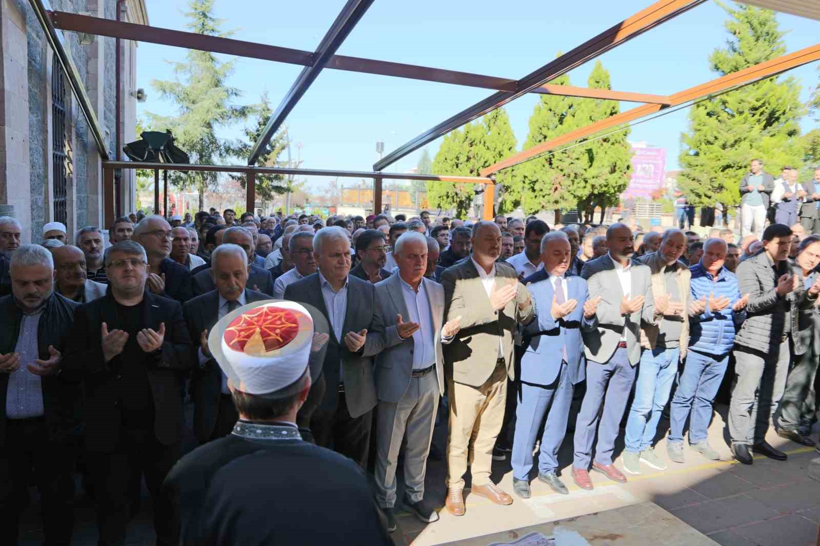 İsrail’in saldırıları sonucu hayatını kaybeden Filistinliler için Giresun’da gıyabi cenaze namazı kılındı
