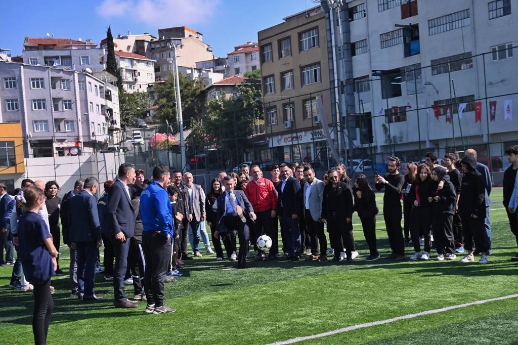 Beyoğlu&rsquo;nda bir spor tesisi ve sosyal merkez daha a&ccedil;ıldı
