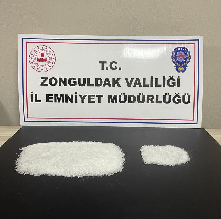 Zonguldak’ta yarım kilo uyuşturucu ile yakalanan 2 kişi tutuklandı