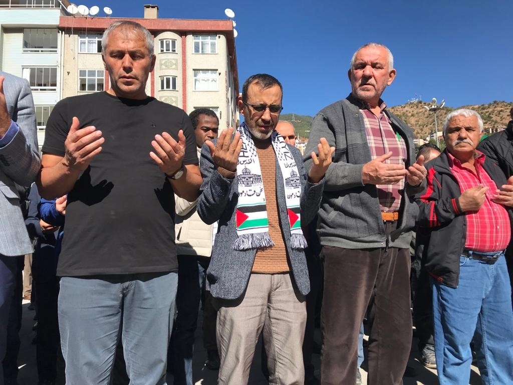 G&uuml;m&uuml;şhane&rsquo;de hayatını kaybeden Filistinliler i&ccedil;in gıyabi cenaze namazı kılındı
