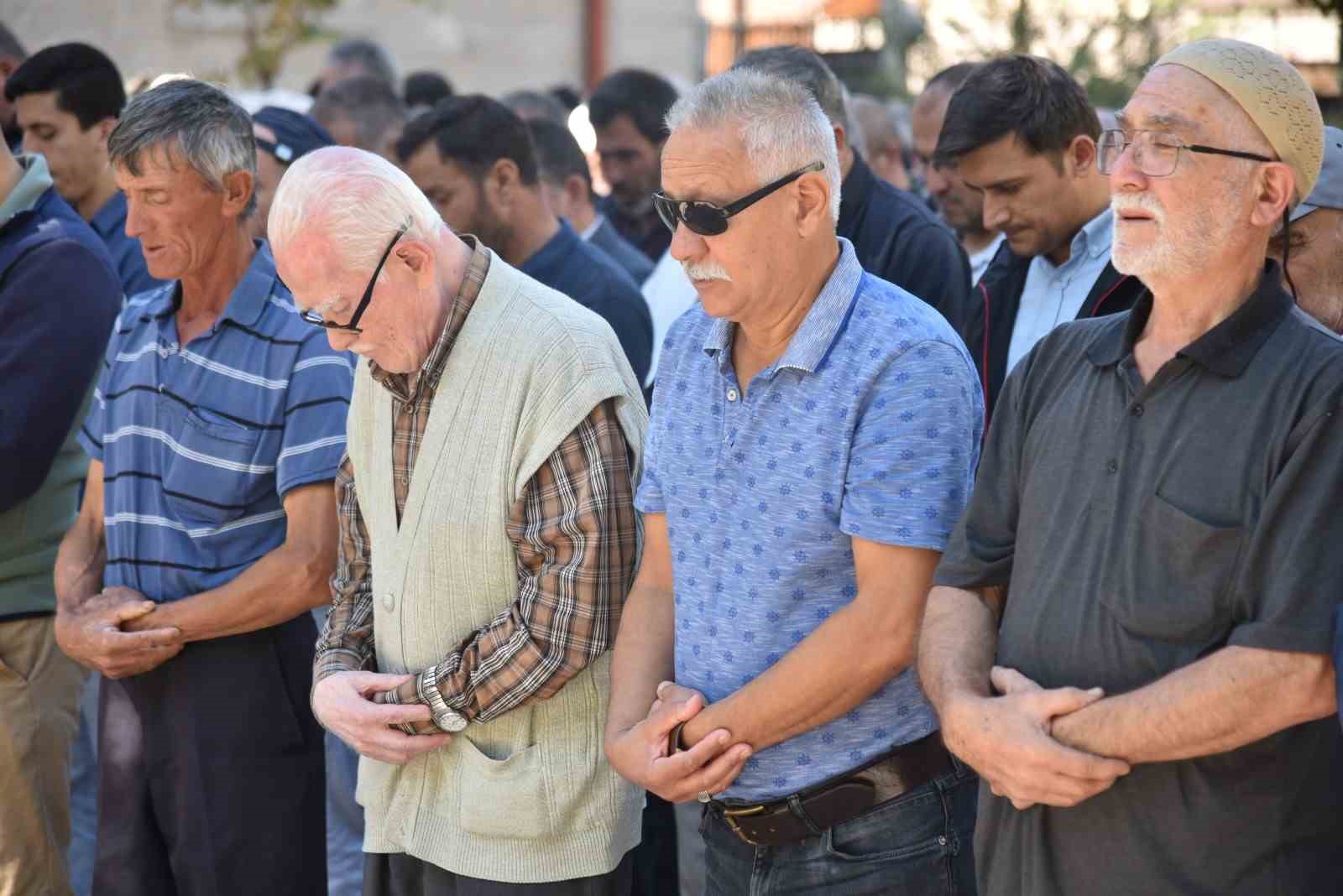 Sındırgı’da Filistinliler için gıyabi cenaze namazı kılındı