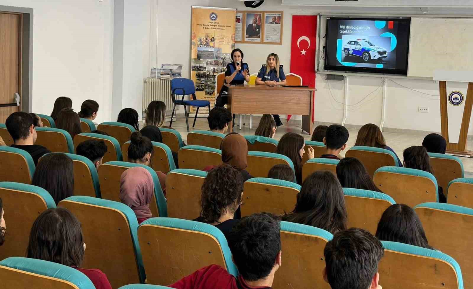 Cizre polisi liseli öğrencilere polislik mesleğini anlattı