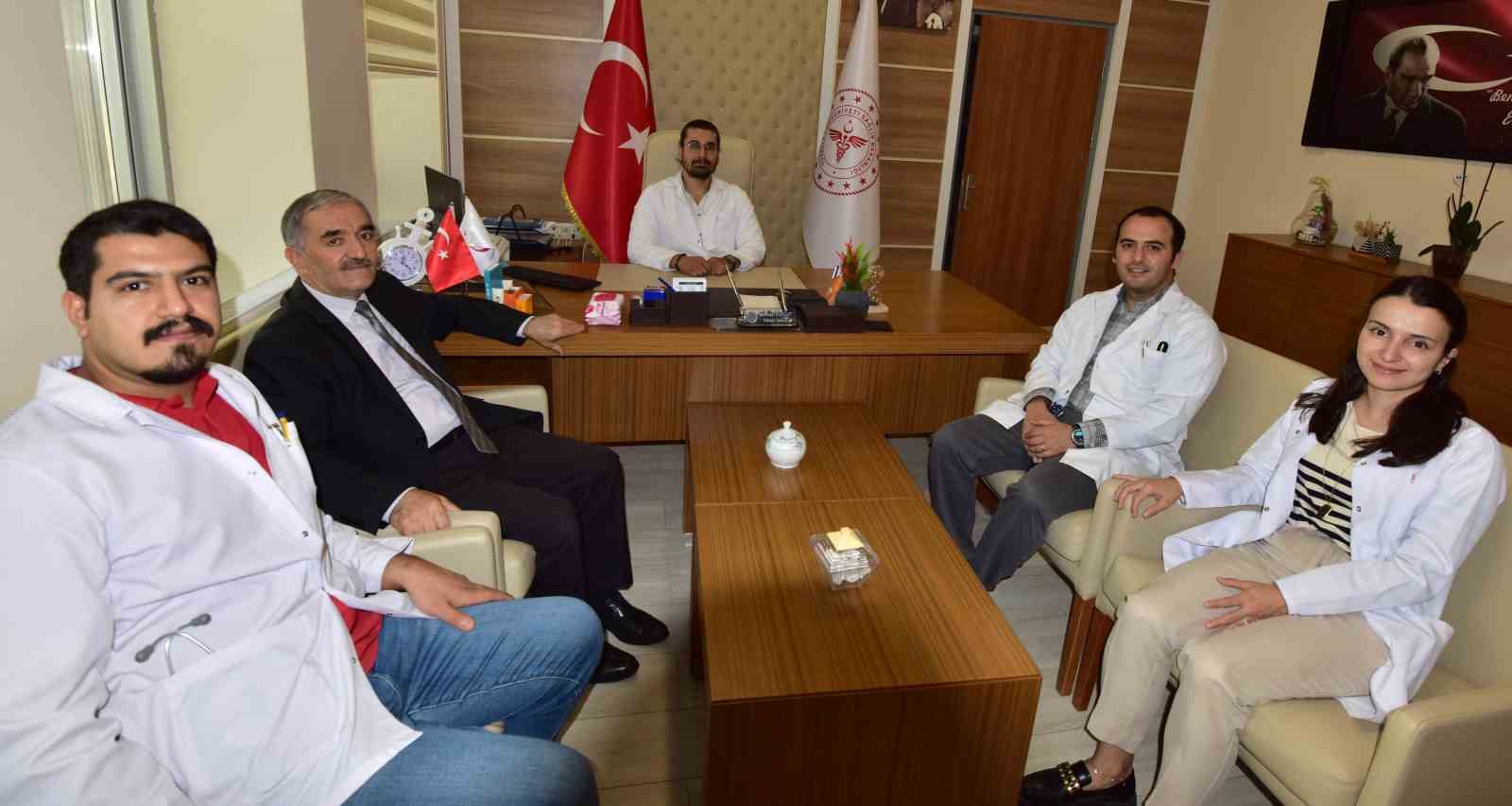 Ahlat Devlet Hastanesine atanan yeni uzman doktorlar g&ouml;reve başladı
