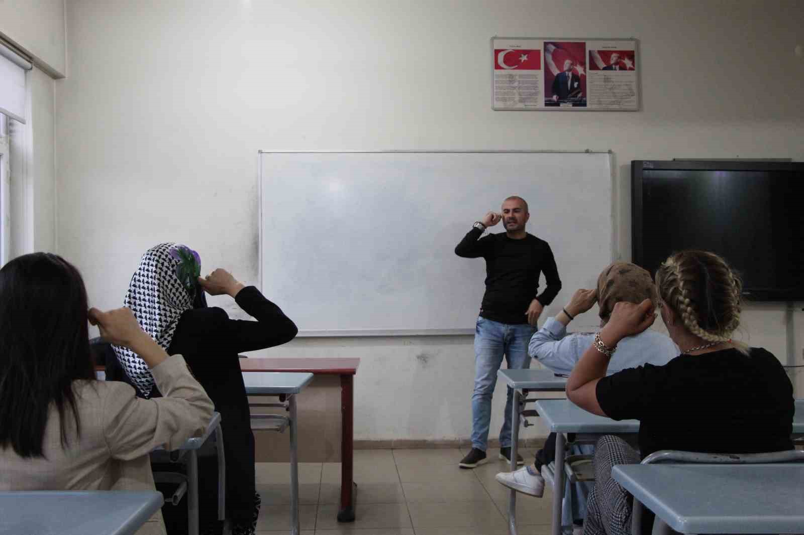 Bingöl’de 6 yılda bin 250 kursiyer işaret dilini öğrendi