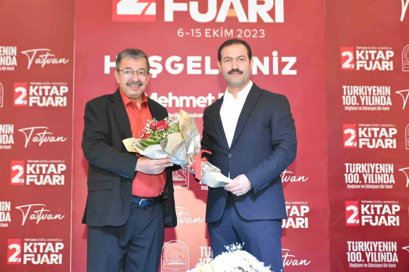 Tatvan&rsquo;da Hayati İnan&ccedil; etkinliğine yoğun ilgi
