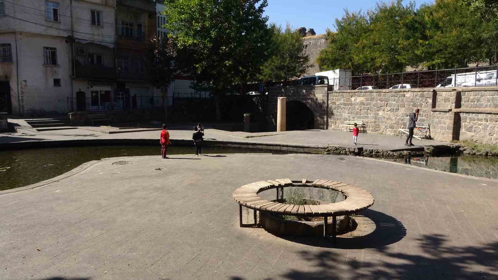 Tarihi Anzele havuzunda y&uuml;zme sezonu kapandı
