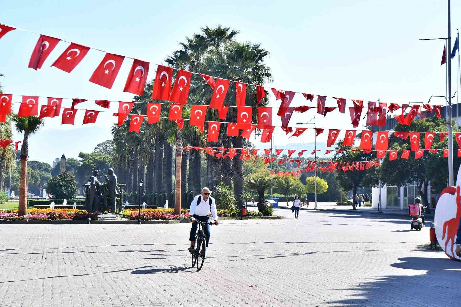 İzmir Cumhuriyet’in 100’üncü yıl kutlamalarına hazırlanıyor