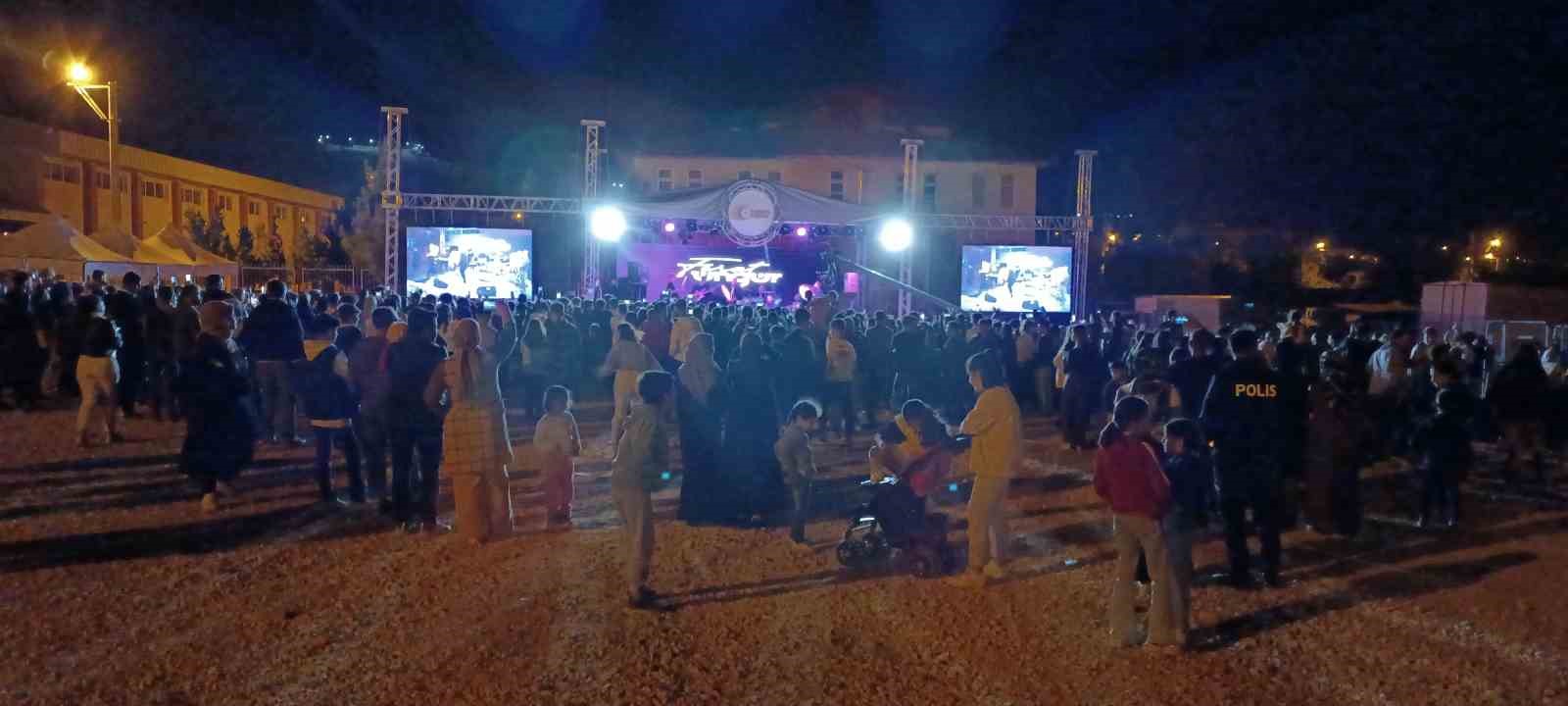Dicle’de 2 gün süren bağ bozumu festivali konserlerle tamamlandı
