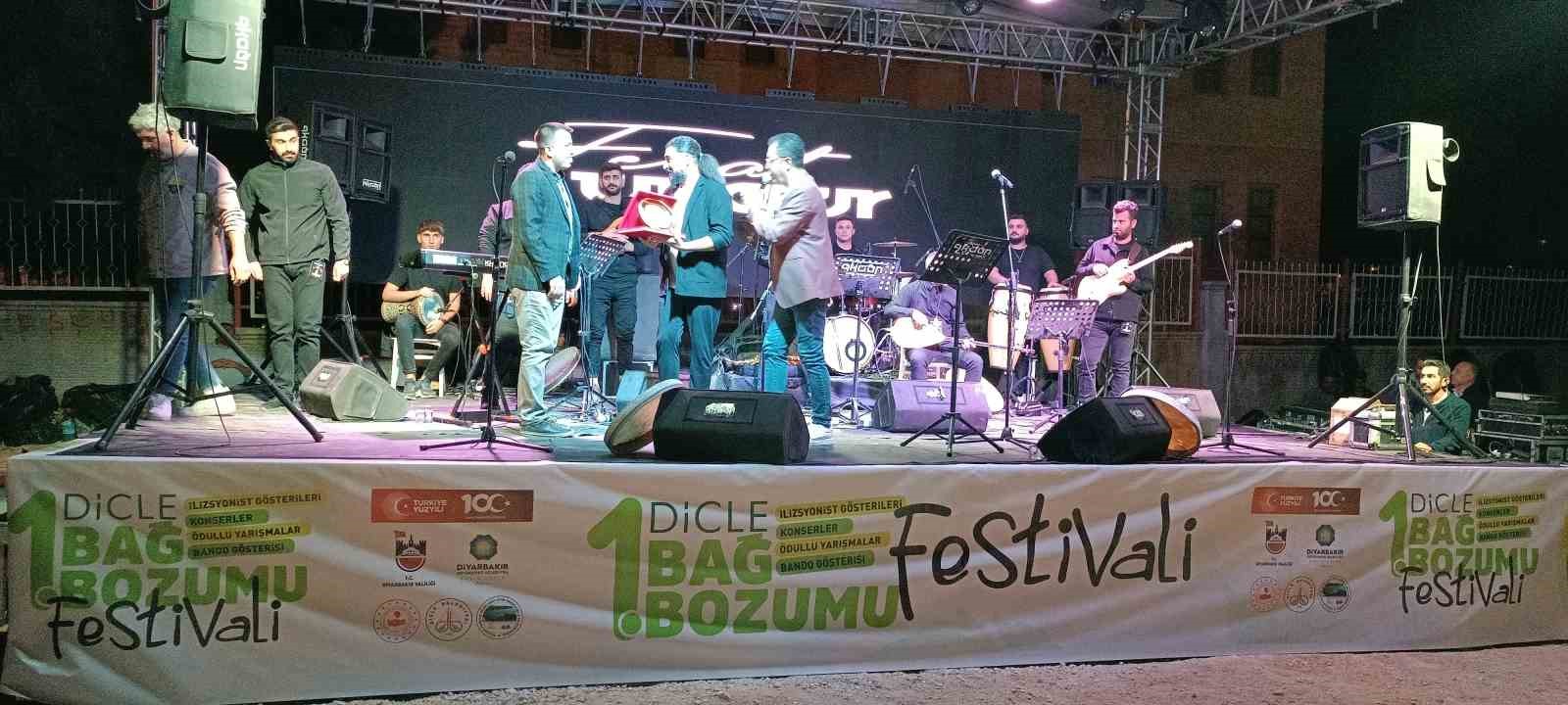 Dicle’de 2 gün süren bağ bozumu festivali konserlerle tamamlandı
