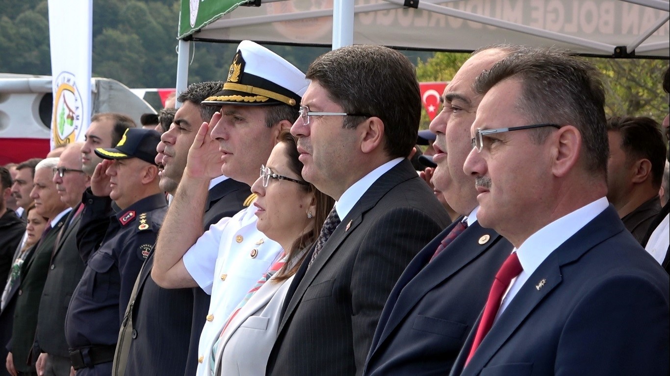 Bakan Yılmaz’dan, şehit madenci çocuğuna baba şefkati