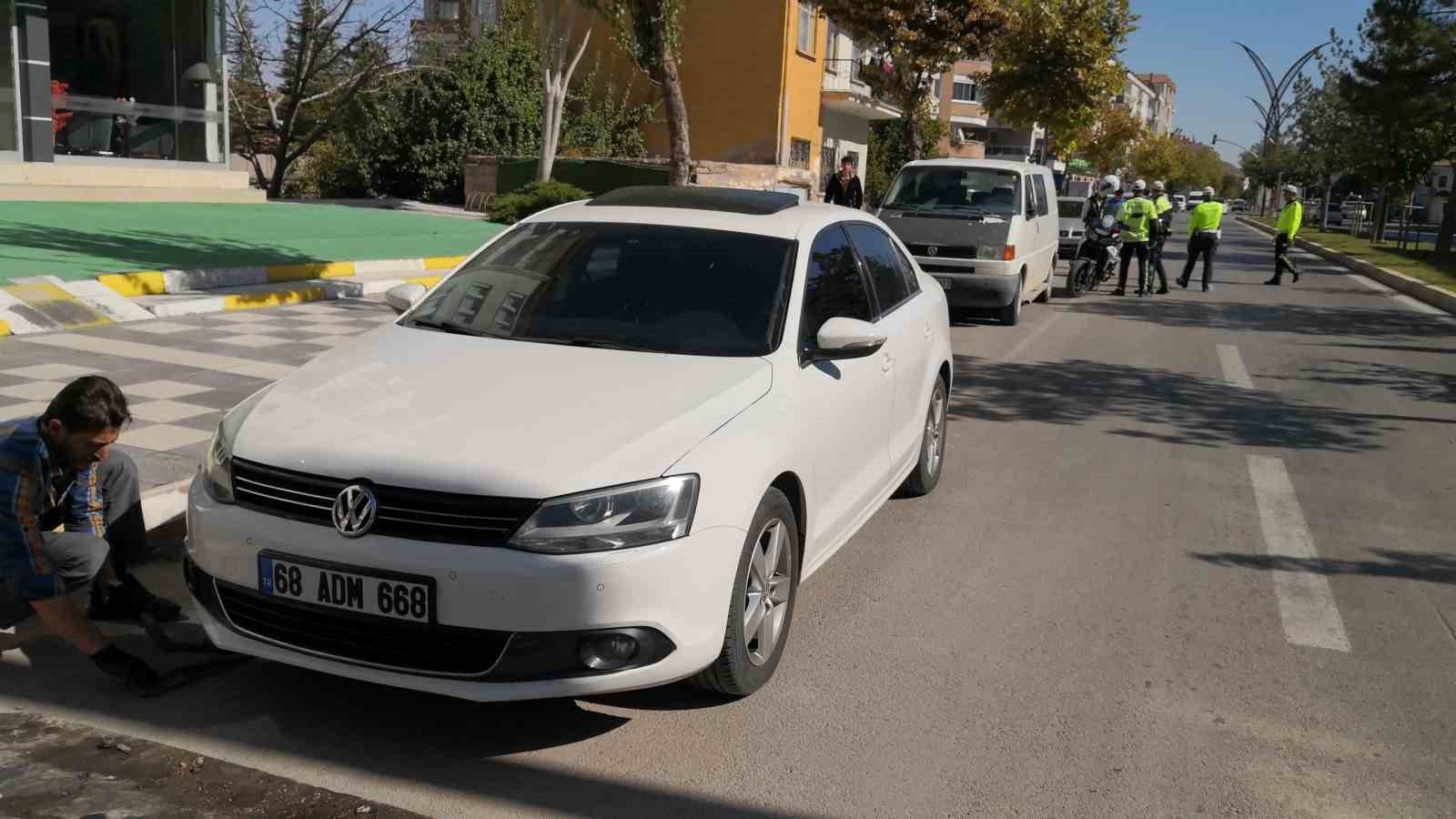 Alkolden ehliyeti alıkonulan s&uuml;r&uuml;c&uuml; sigortasız ara&ccedil;la ka&ccedil;arken yakalandı
