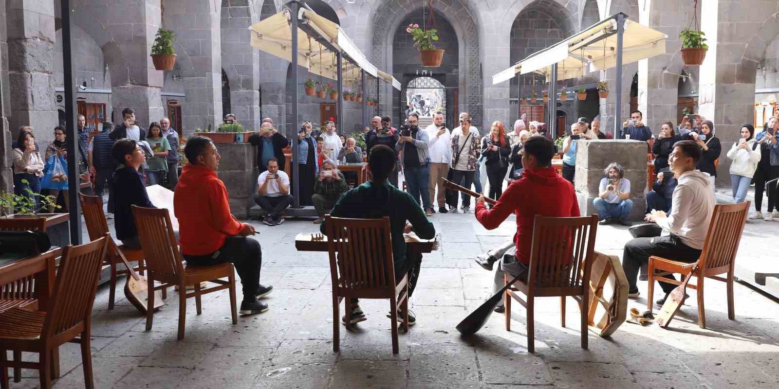 Büyükşehir Belediyesi Er Turan Grubunu Ağırladı