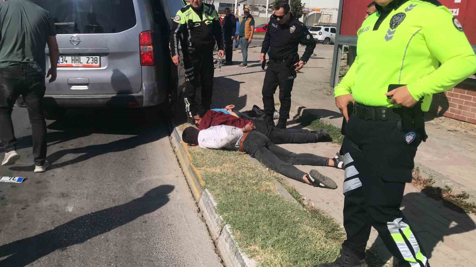 G&ouml;&ccedil;menler şehiri&ccedil;inde 7 kilometre s&uuml;ren kovalamaca sonucu kıskıvrak yakalandı
