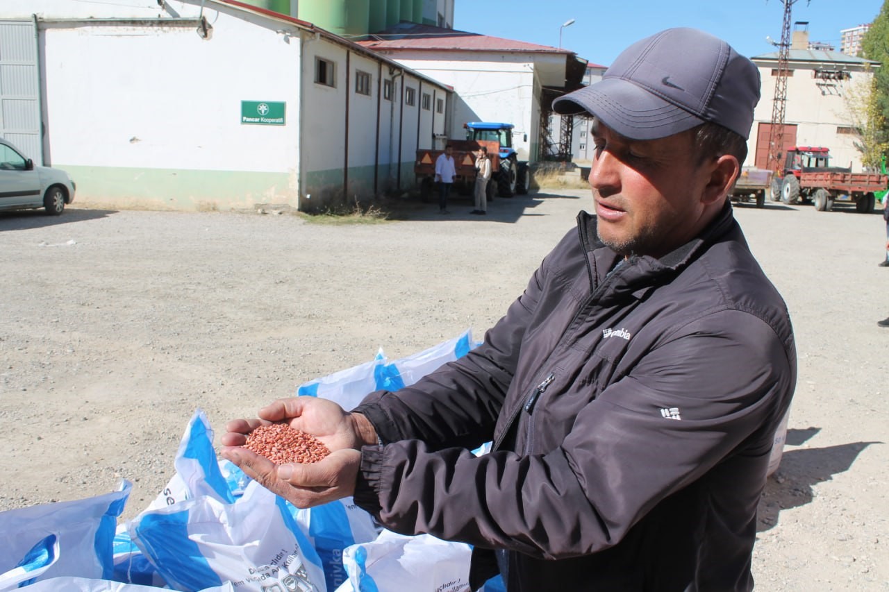 Bayburt’ta çiftçilere yüzde 50 devlet destekli buğday tohumu dağıtıldı