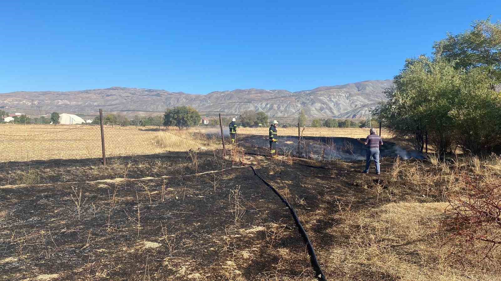 Arazi yangını b&uuml;y&uuml;meden s&ouml;nd&uuml;r&uuml;ld&uuml;
