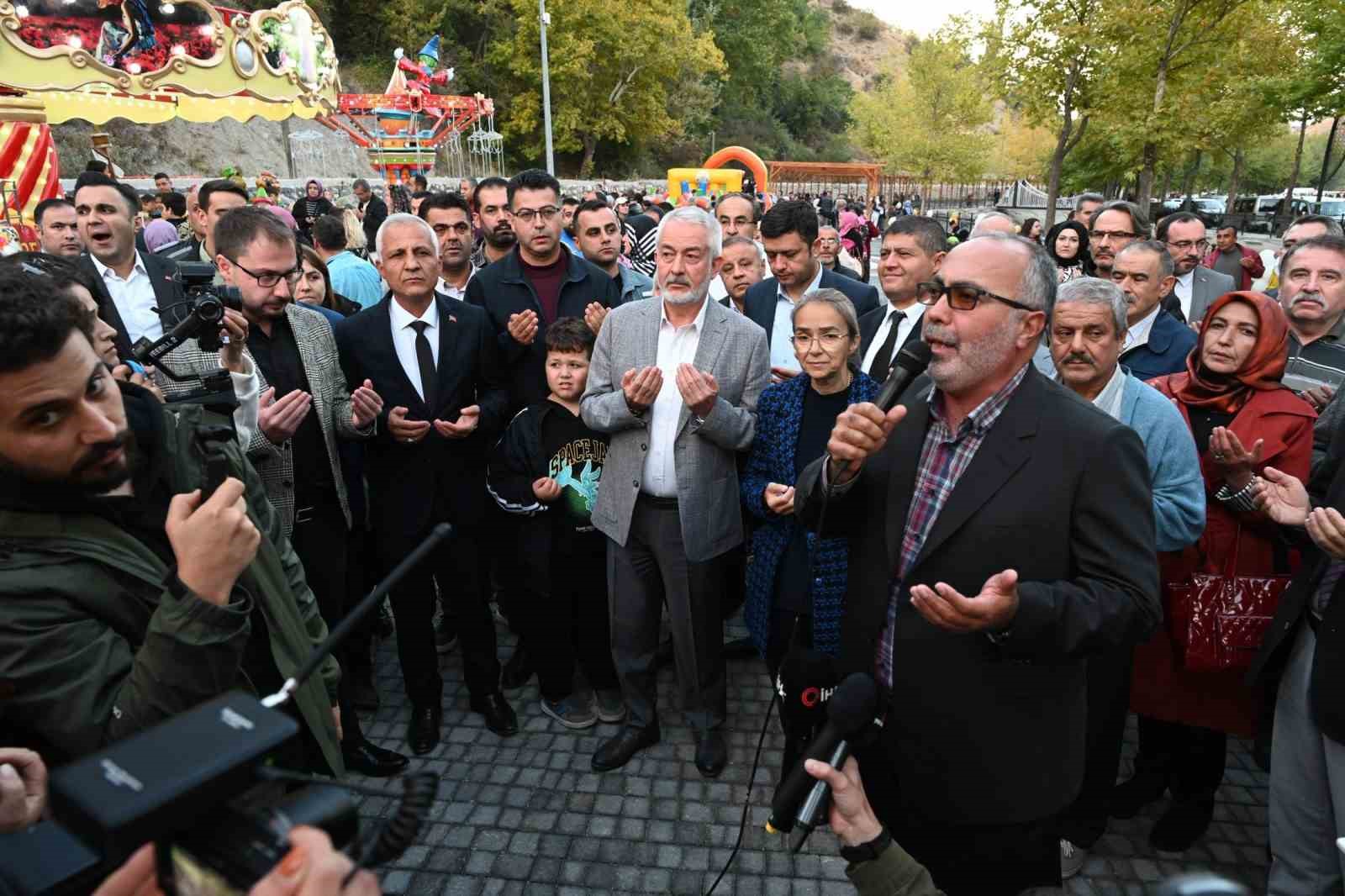 Andık Deresi Bezirgan Şelalesi’nde çocuklar da unutulmadı