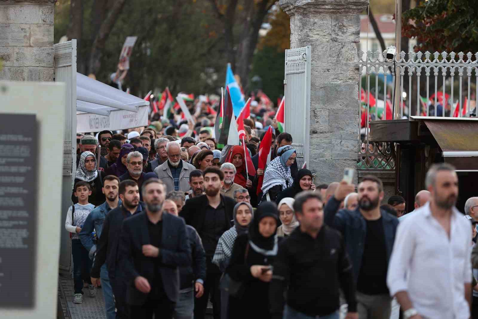 Diyanet İşleri Başkanı Erbaş, Ayasofya Camii’nde Filistinliler için dua etti