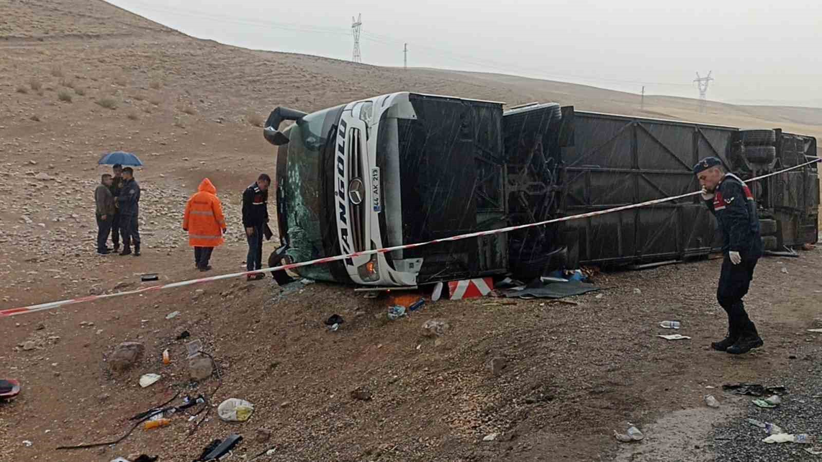 Sivas’ta yolcu otobüs devrildi: 4 ölü, 30 yaralı