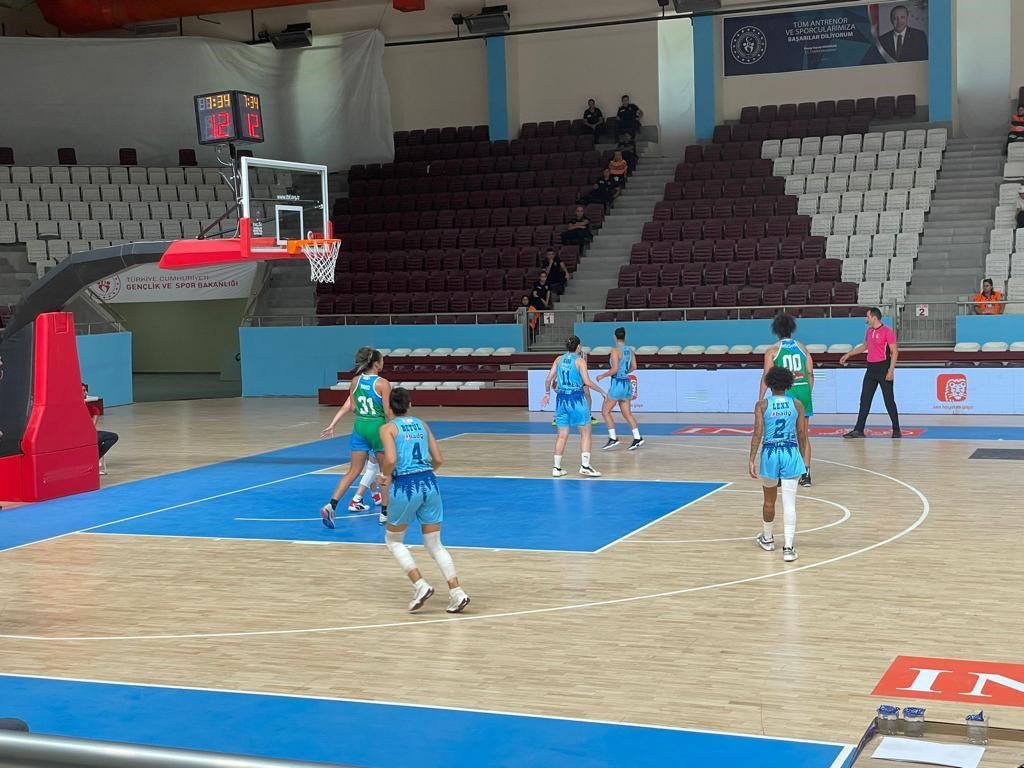 İzmit Belediyespor, Hatay B&uuml;y&uuml;kşehir&rsquo;i mağlup etti
