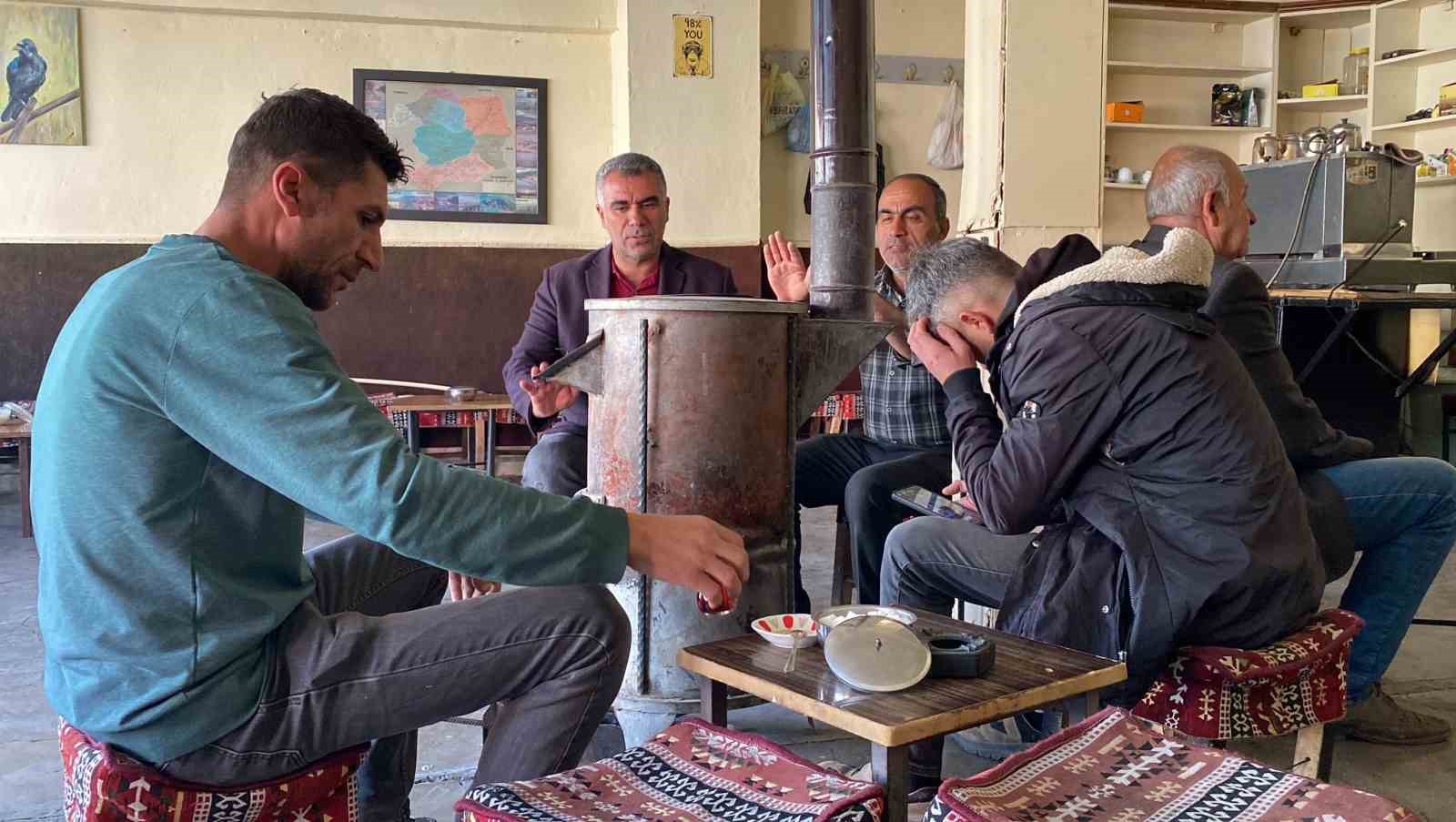Karlıova&rsquo;da hava soğudu, sobalar kuruldu
