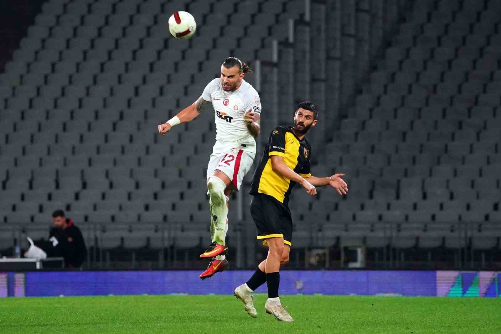 Kafa vuruşu futbolcularda alzaymır riskini 2 kat artırıyor