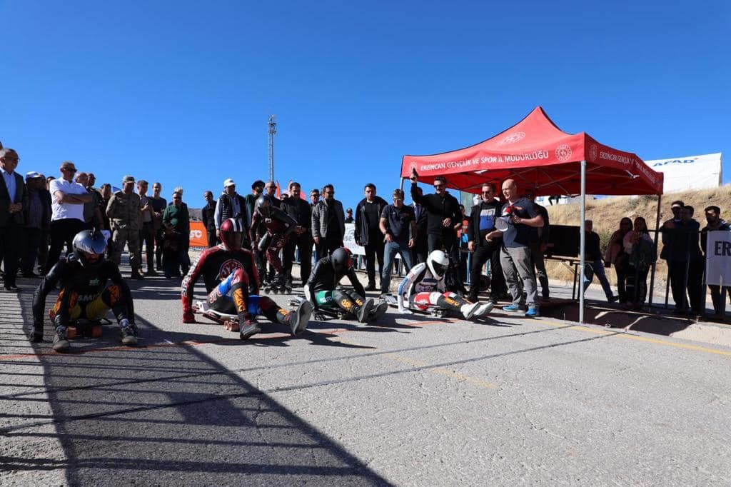 Erzincan’da düzenlenen Dünya Kaykay İniş Şampiyonası nefes kesti