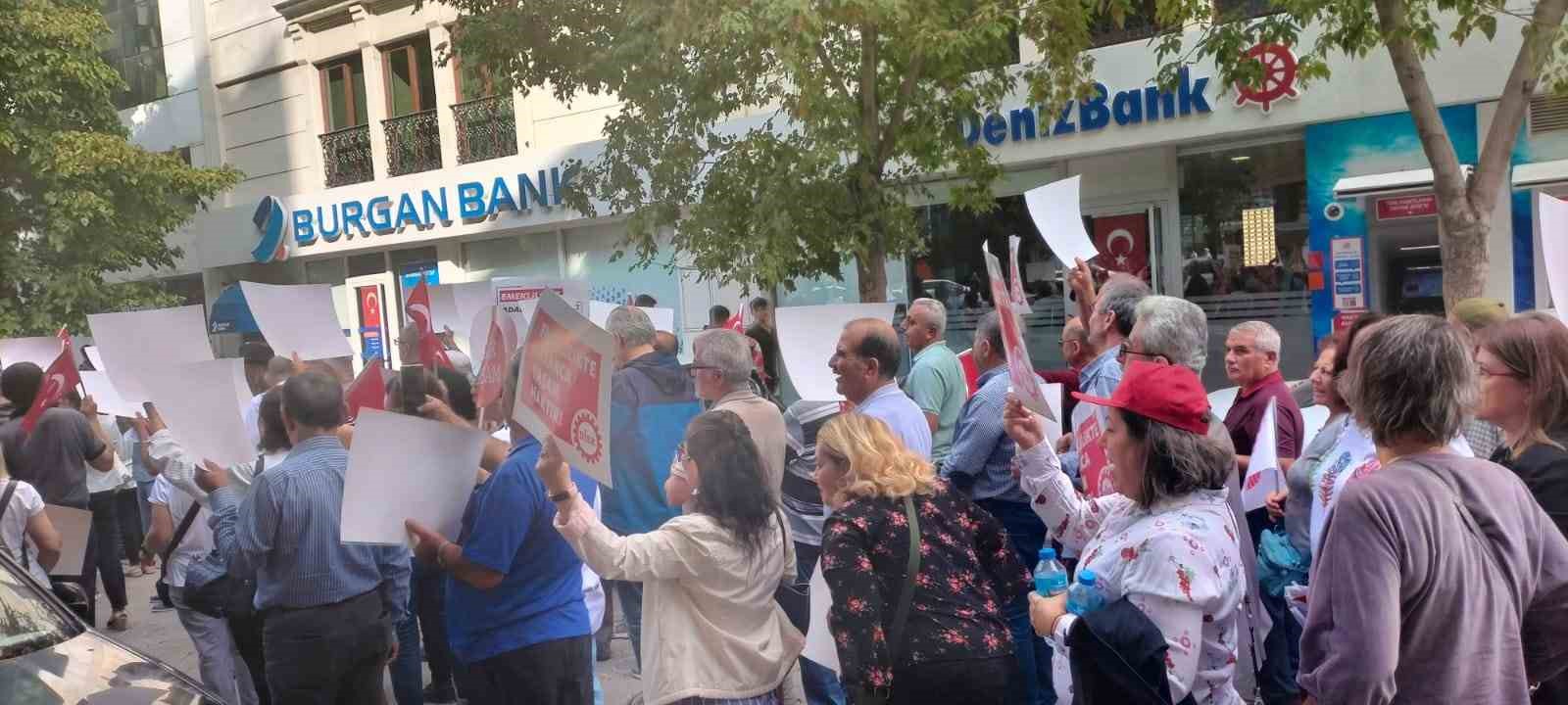 Başkan Coşkun, zam talep eden emeklileri yalnız bırakmadı