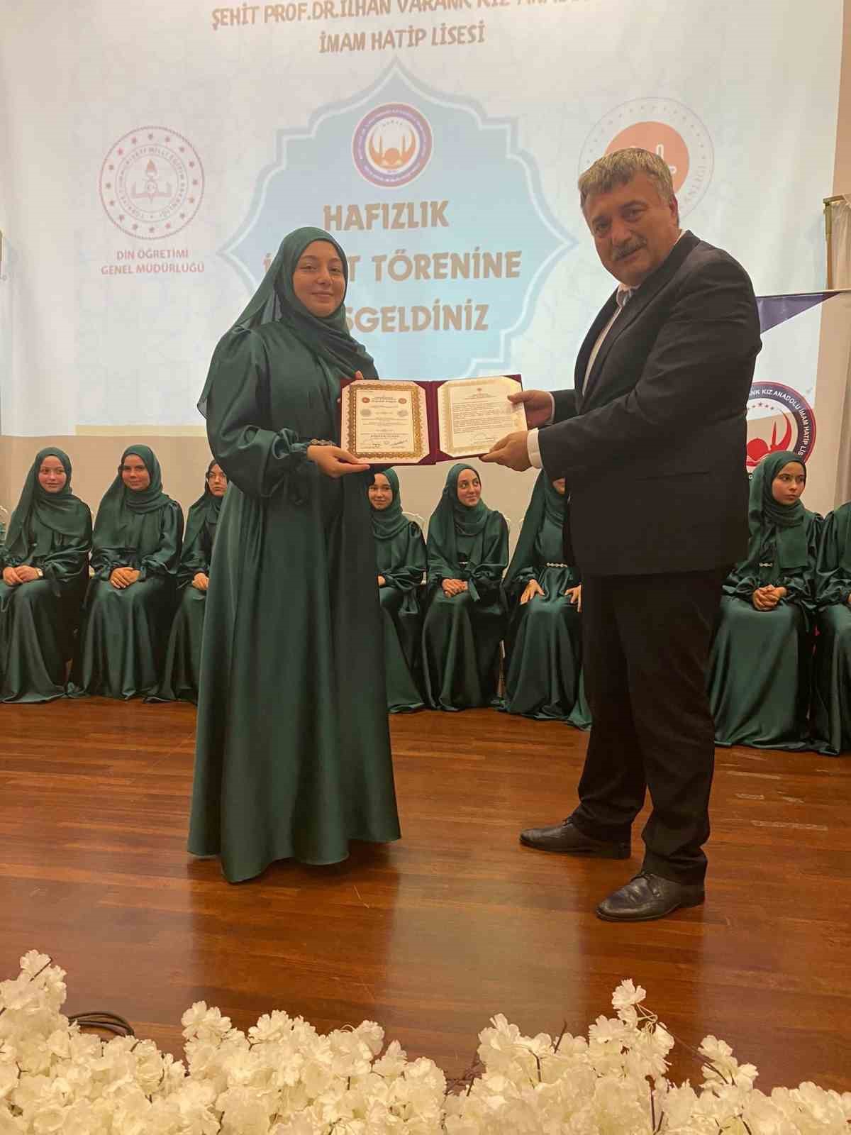 19 hafız icazet t&ouml;reniyle ta&ccedil; giydi
